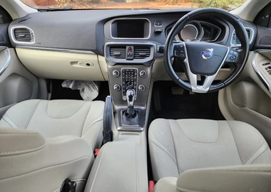 Volvo v40T4