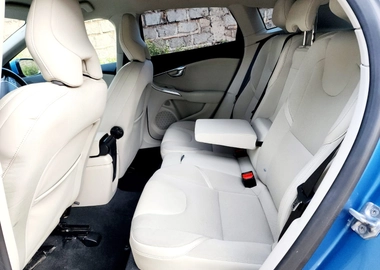 Volvo v40T4