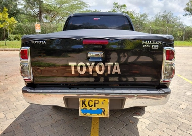 2010 TOYOTA HILUX DOUBLE CABIN