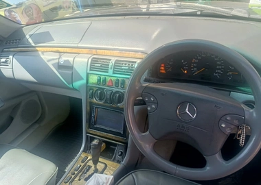 2000 Mercedes Benz E280 (W210)