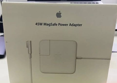 MacBook 45 watt magsafe 2 power adapter