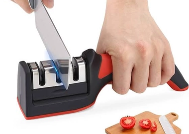 Manual knife sharpener