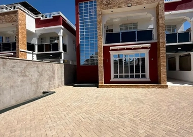 4 spacious bedroom in kitengela