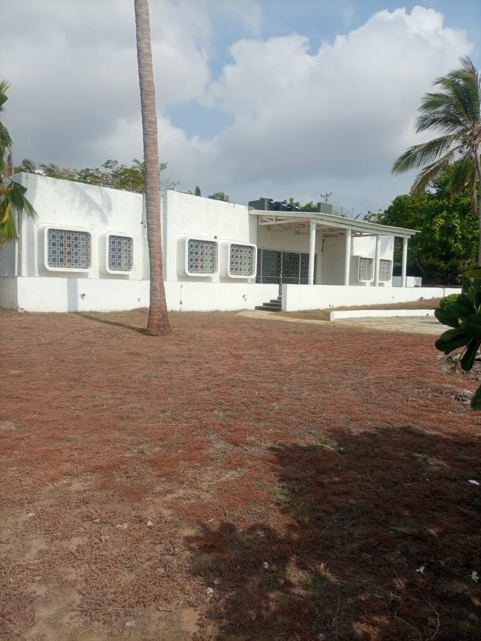 3 Bedroom Beachfront Bungalow for Rent in Nyali