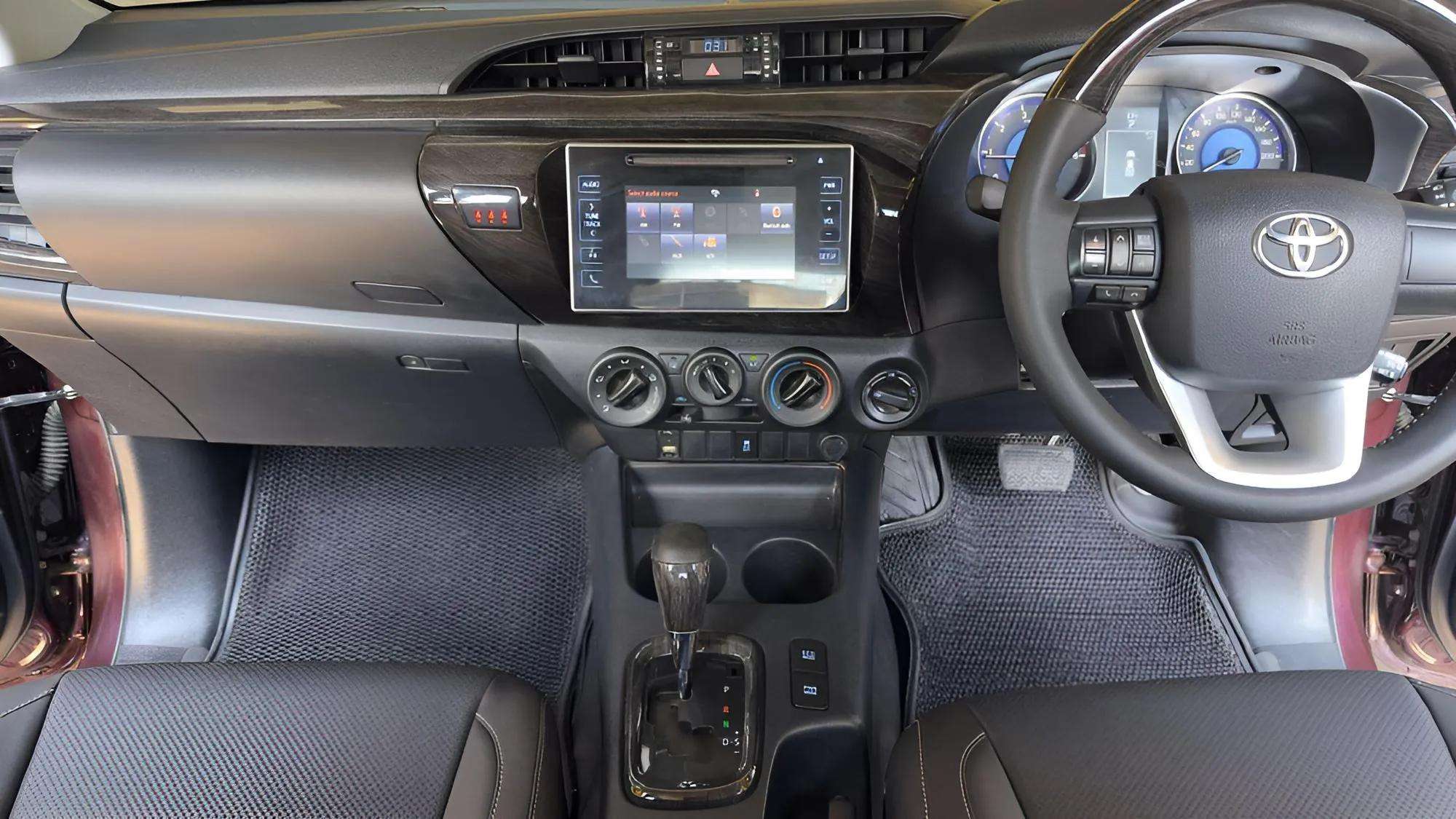 TOYOTA HILUX DOUBLE CABIN 2017