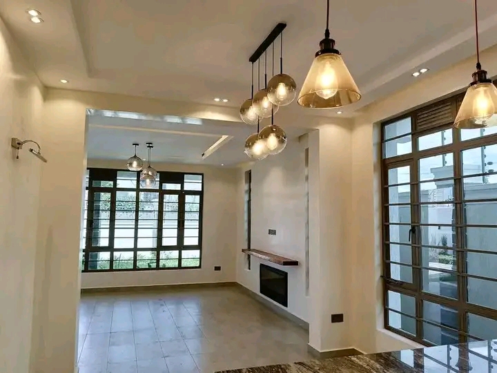 4 bedroom All Ensuite maisonette