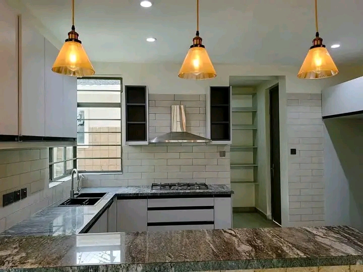 4 bedroom All Ensuite maisonette