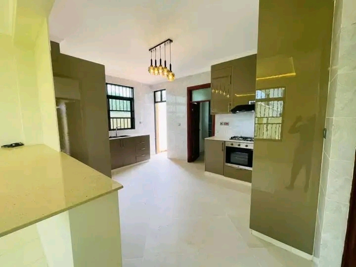5 bedroom All Ensuite Maisonette