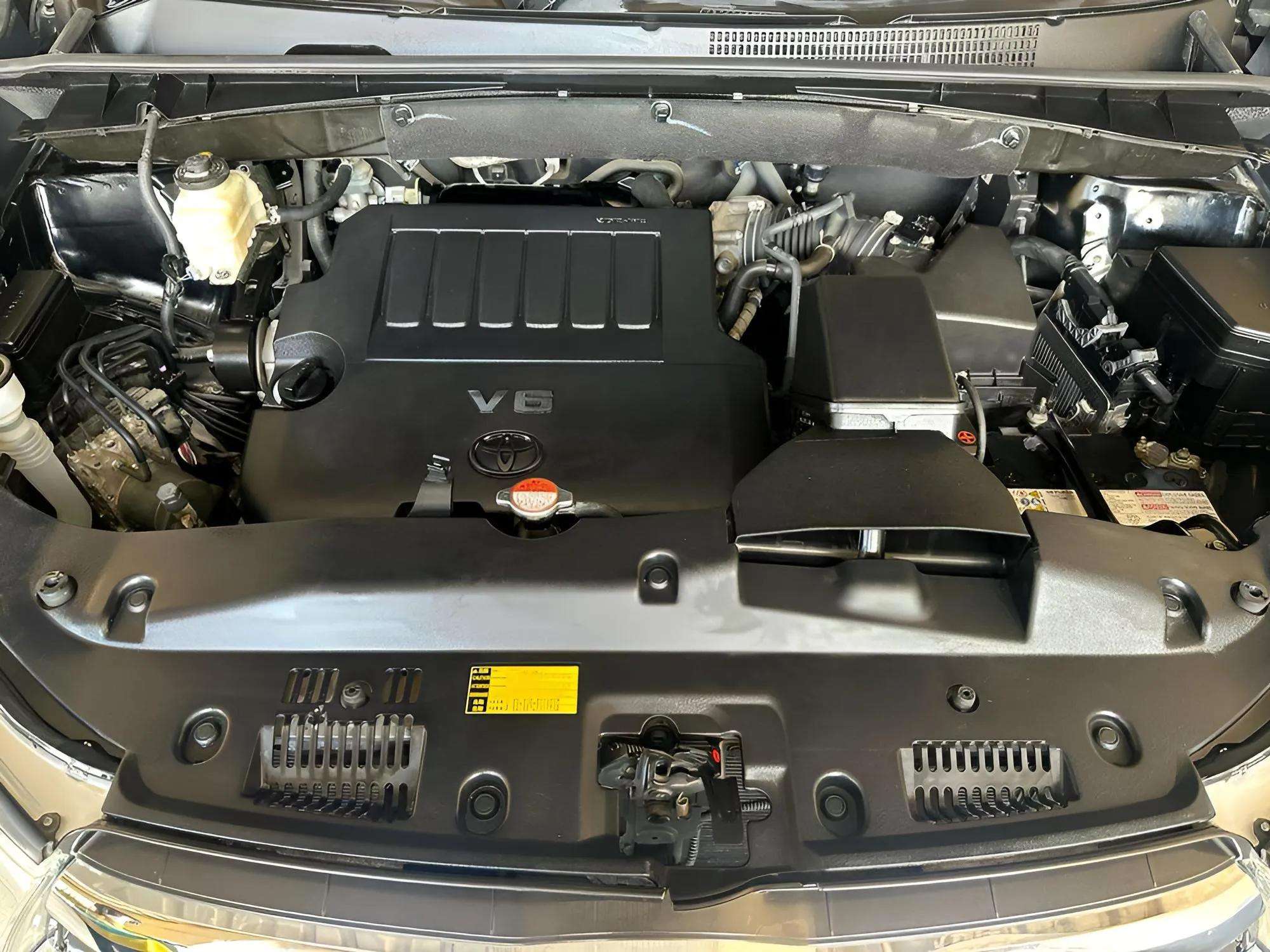 TOYOTA KLUGER