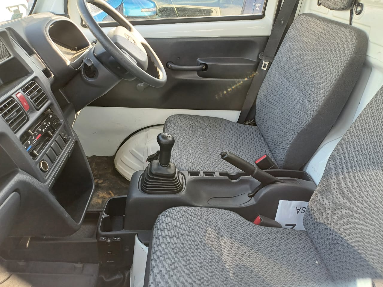 Nissan NT 100 pick up