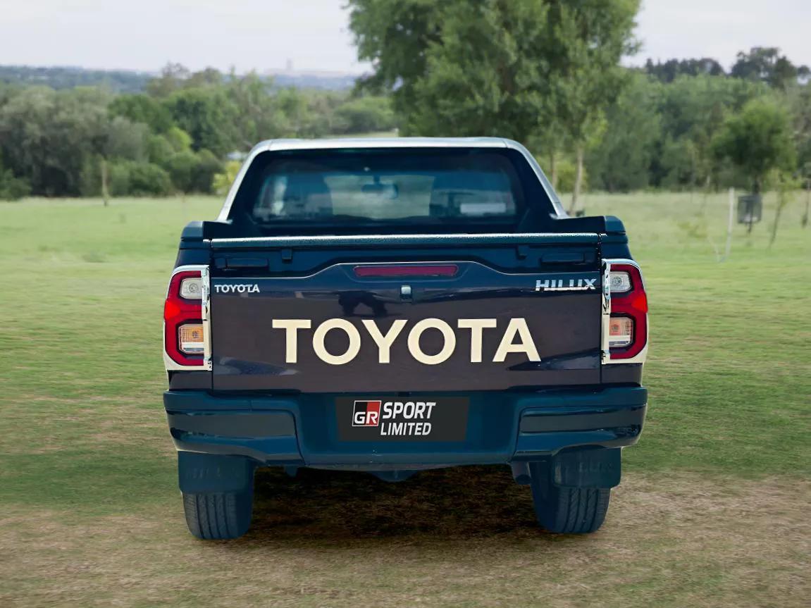 TOYOTA HILUX DOUBLE CABIN 2017