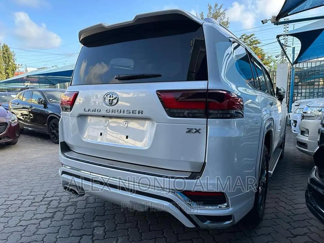 Toyota Land Cruiser 2023 White