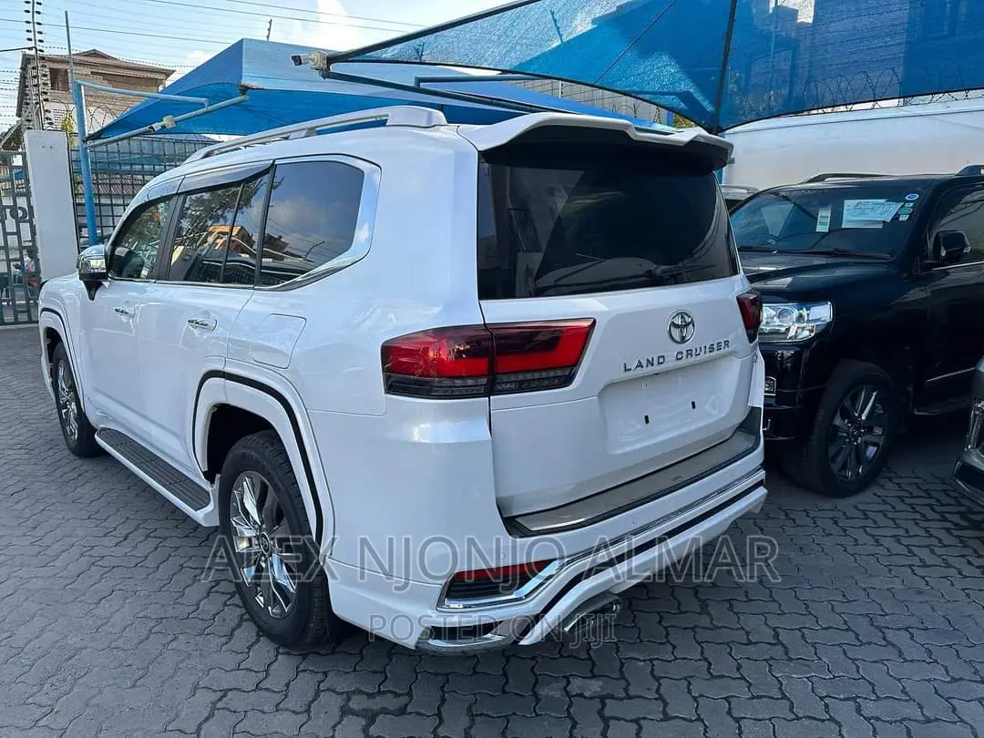 Toyota Land Cruiser 2023 White
