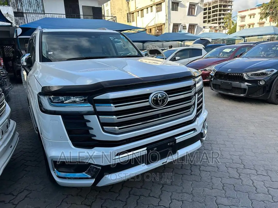 Toyota Land Cruiser 2023 White