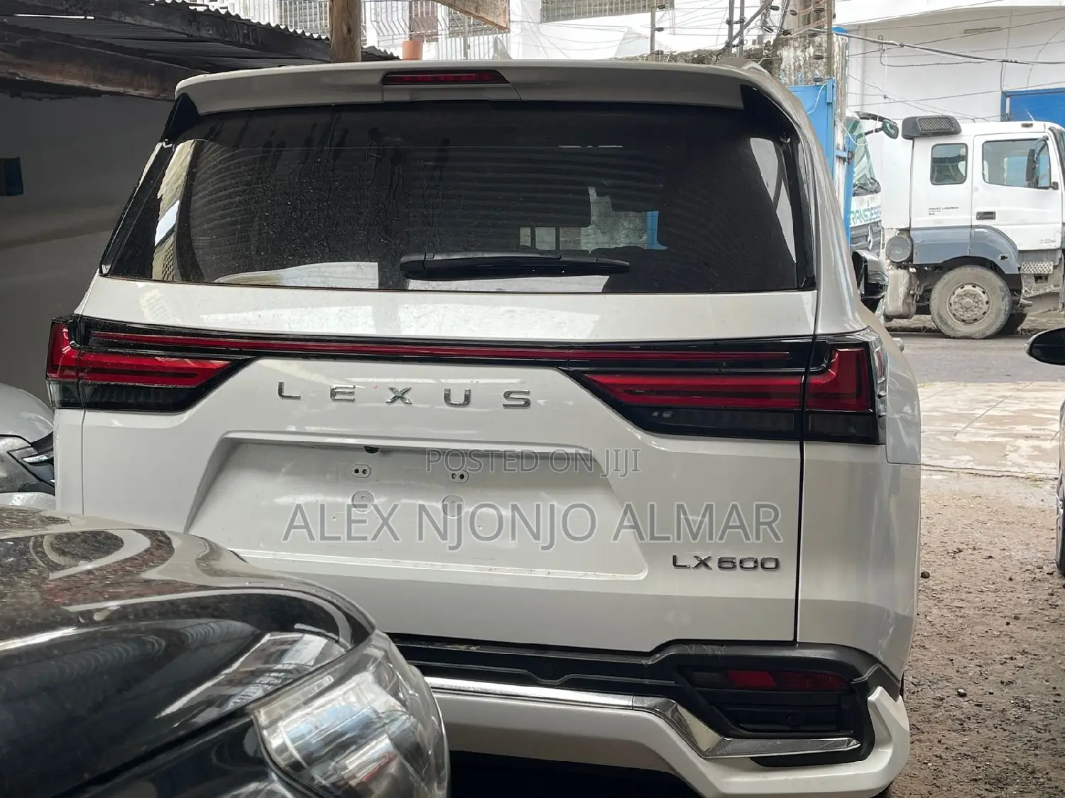 Lexus LX 2023