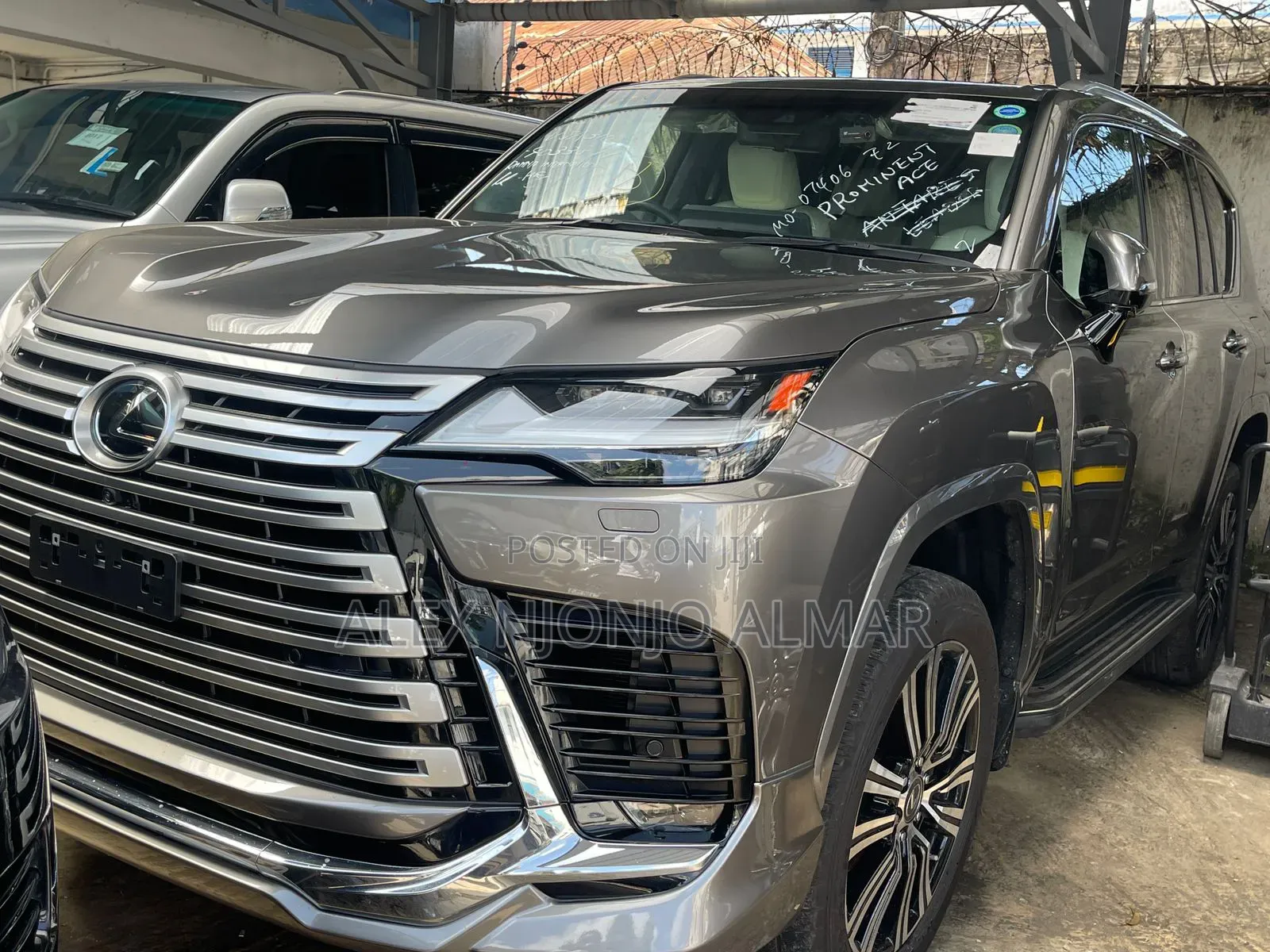 Lexus LX 2023 Gold