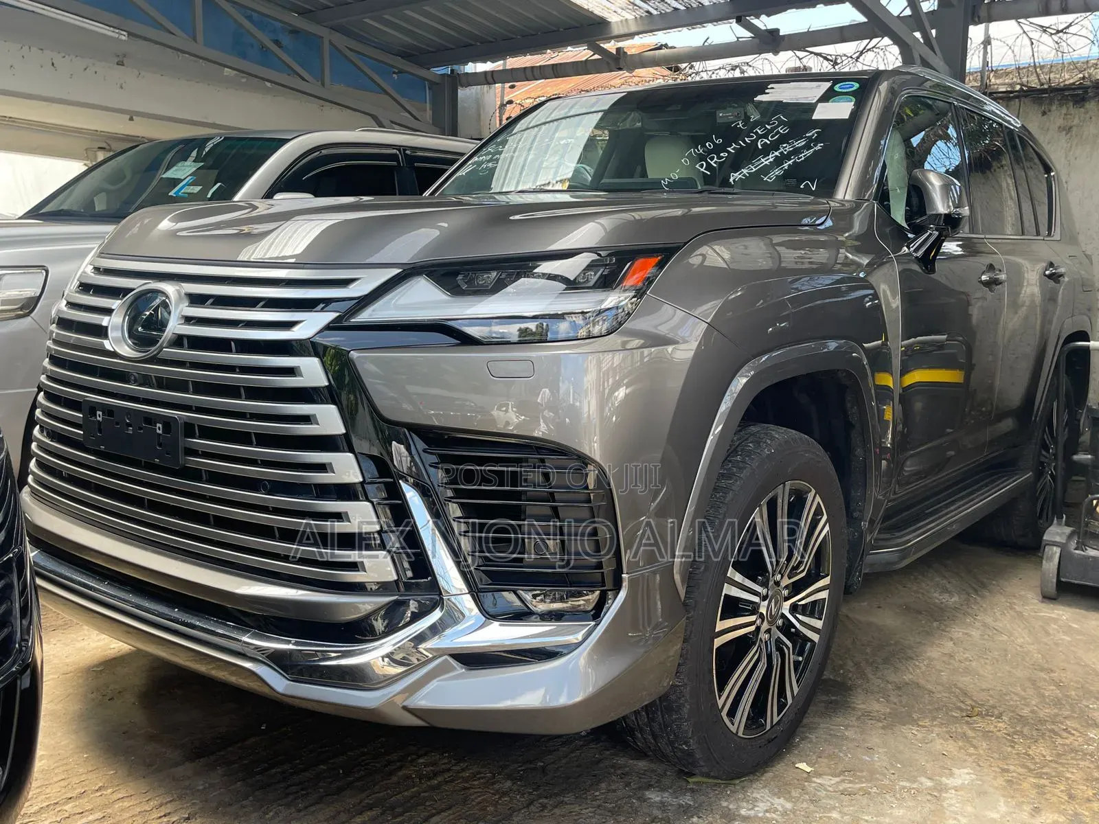 Lexus LX 2023 Gold