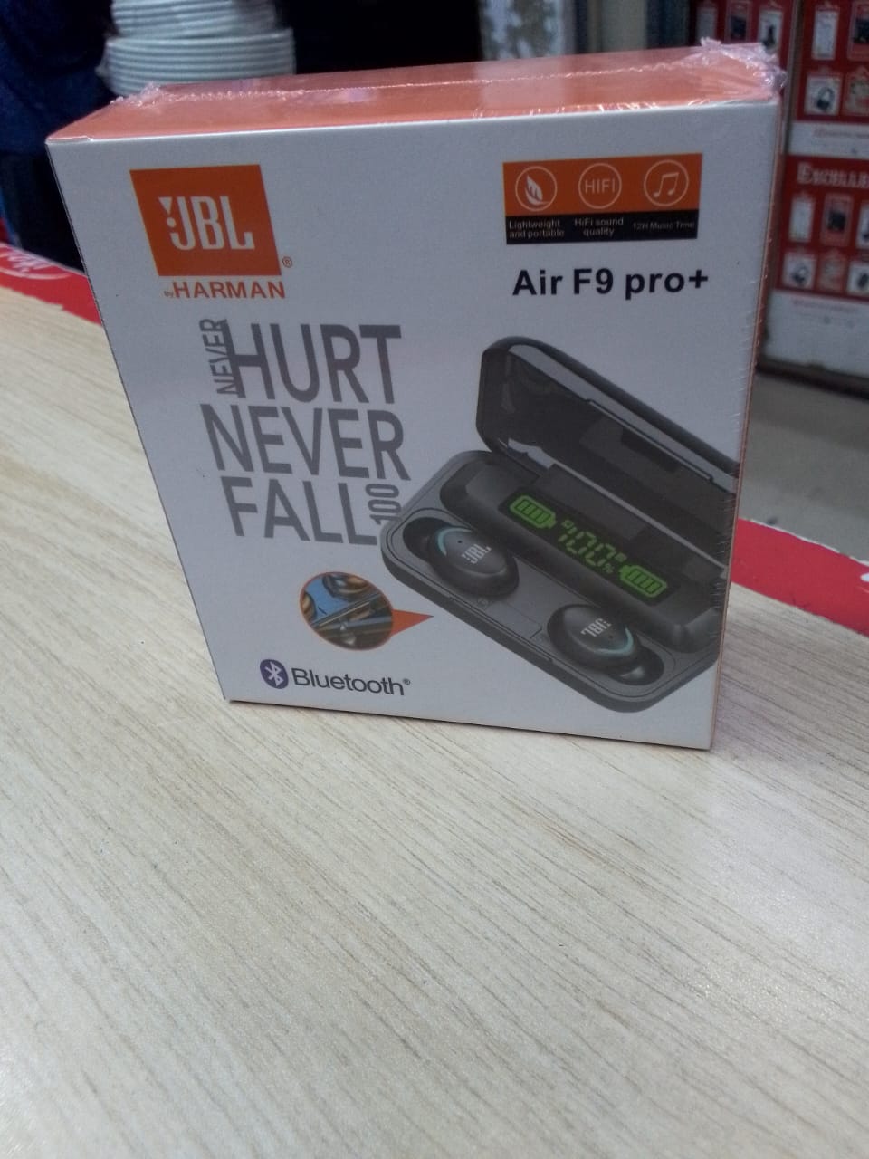 JbL earpods with powwrbank