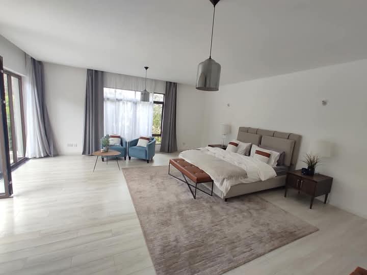 5 bedroom ensuite mansion