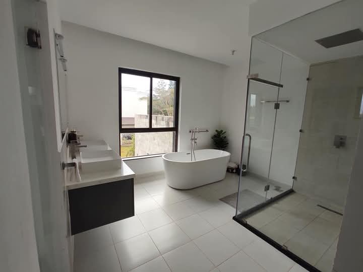 5 bedroom ensuite mansion
