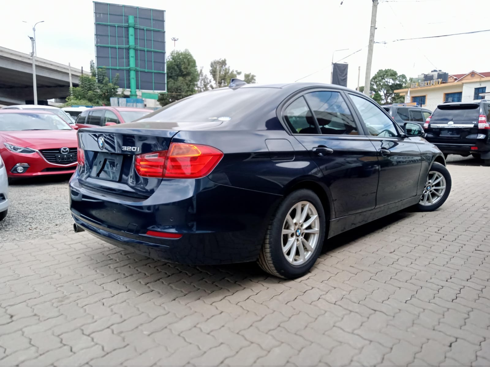BMW 320i