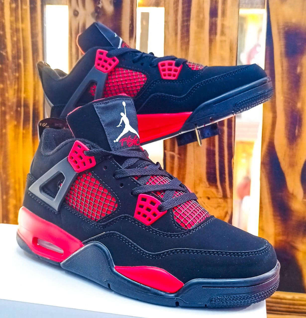 Jordan 4 thunder red