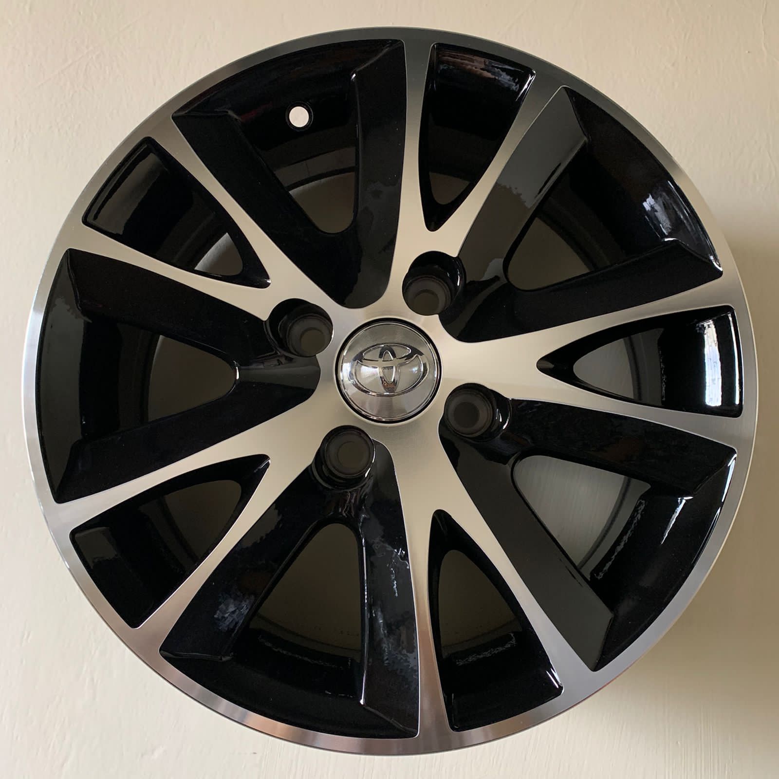 Toyota vitz 14 inch rim