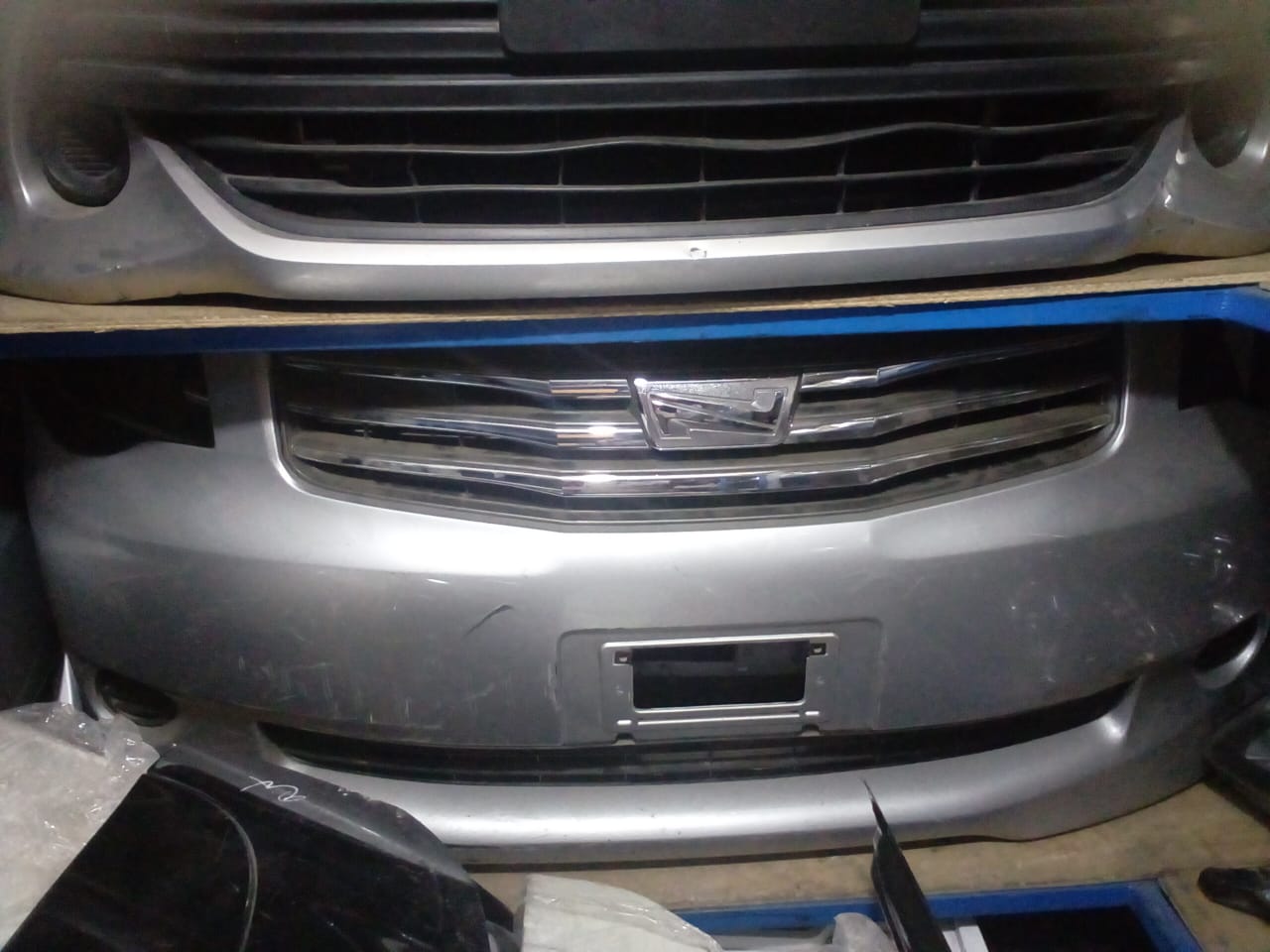 Front bumper Noah 2012