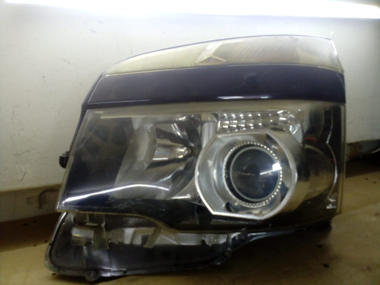 Voxy 2012 headlight