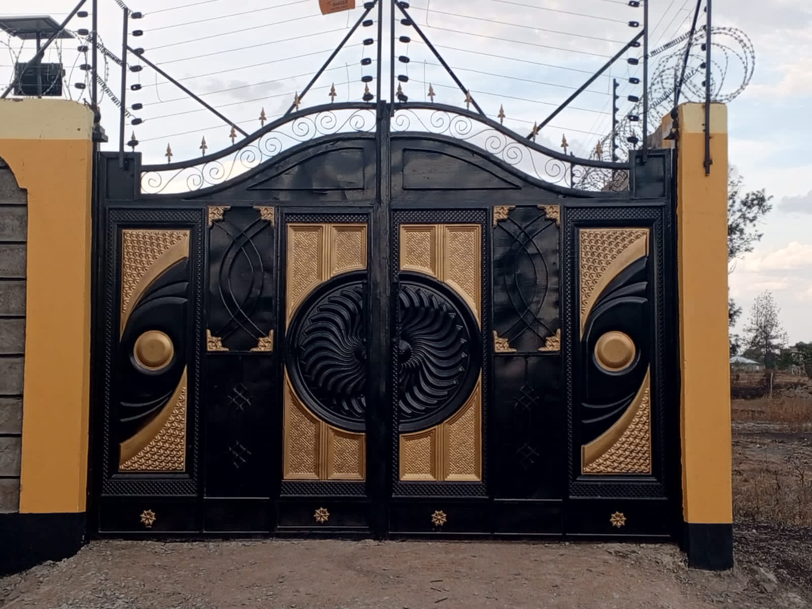 Metallic Gate design