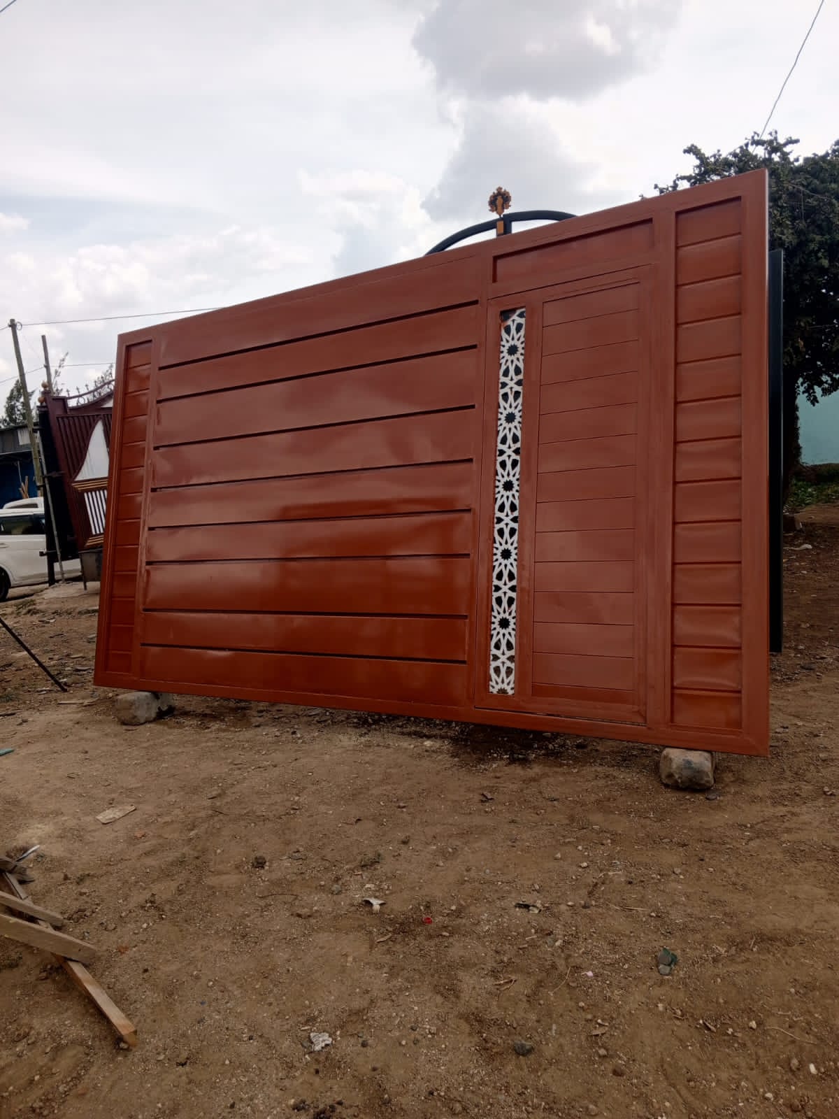 Metallic Gate design