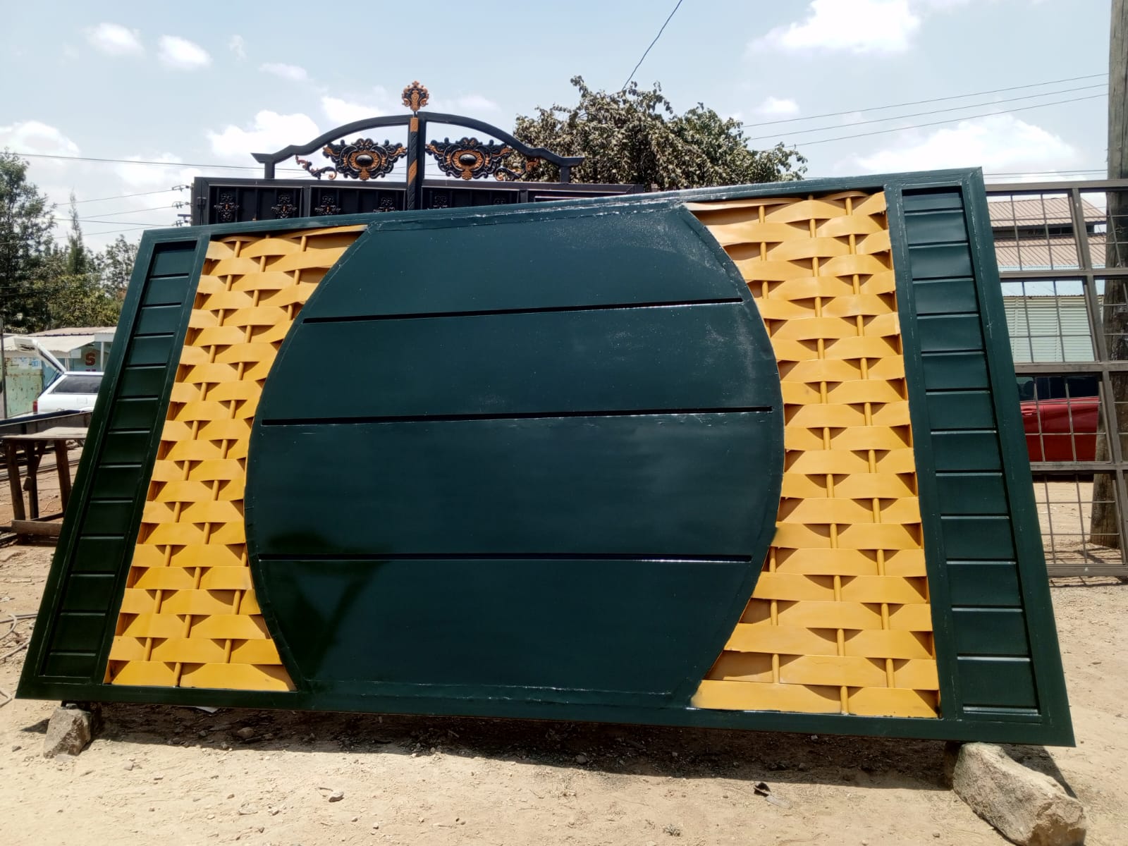 Metallic Gate design