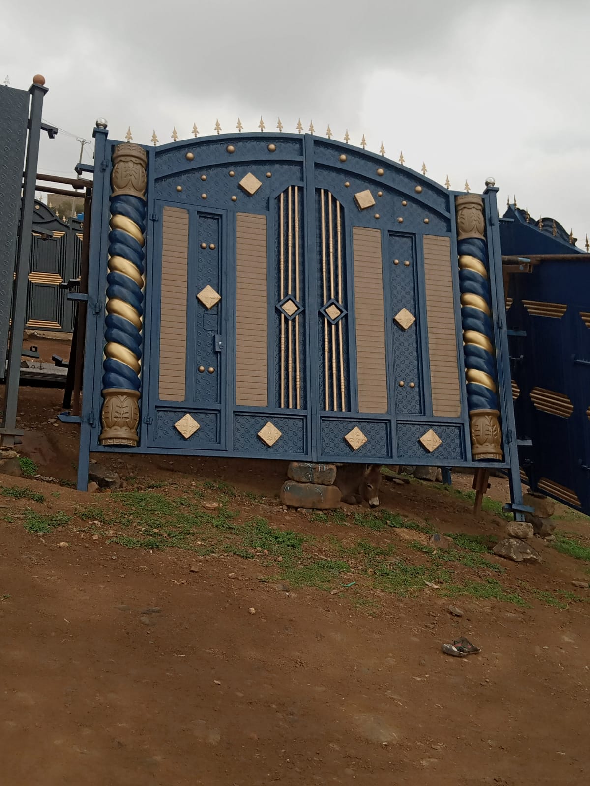 Metallic Gate design