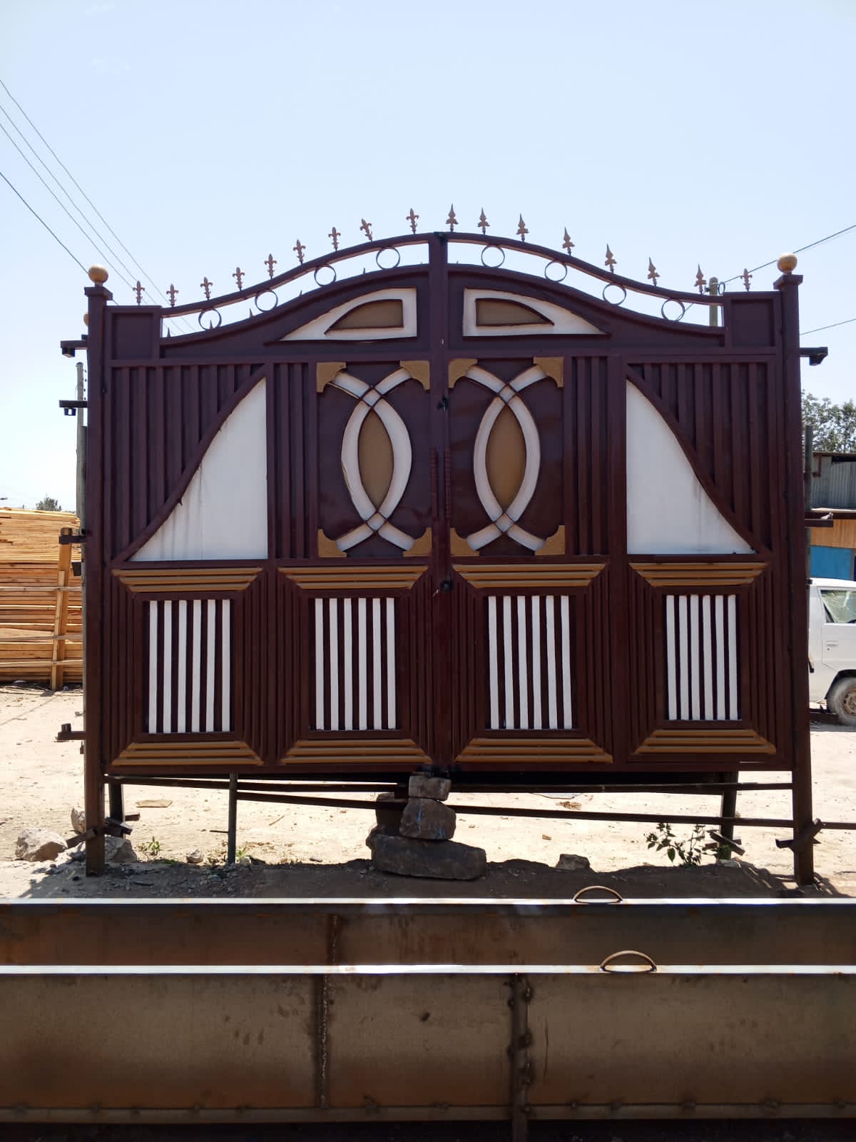 Metallic Gate design