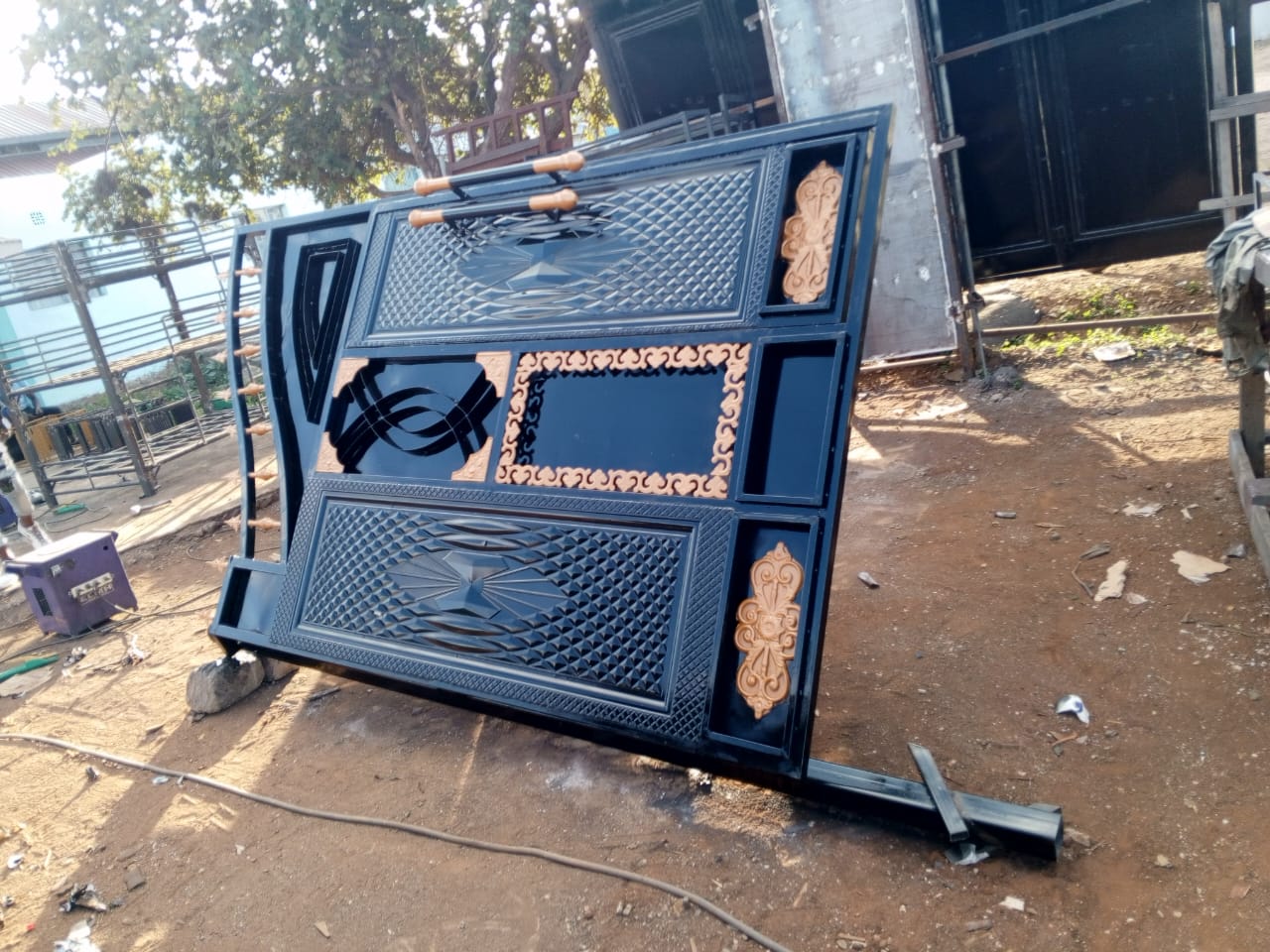 Metallic Gate design