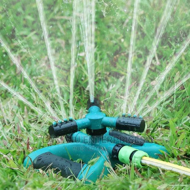 Double connector garden sprinkler