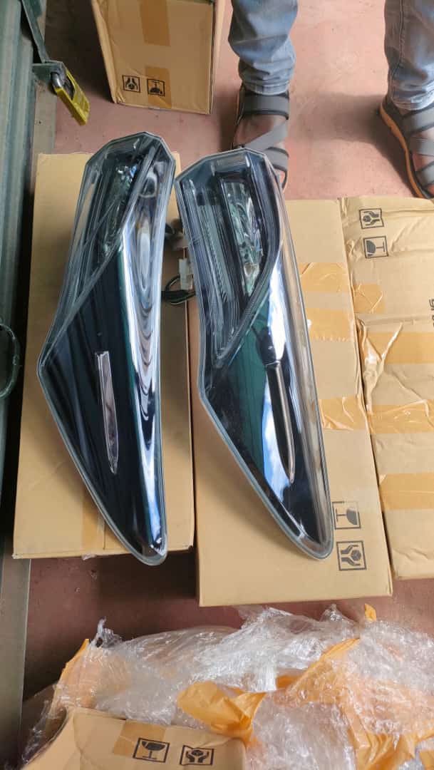 Toyota Harrier tail lights