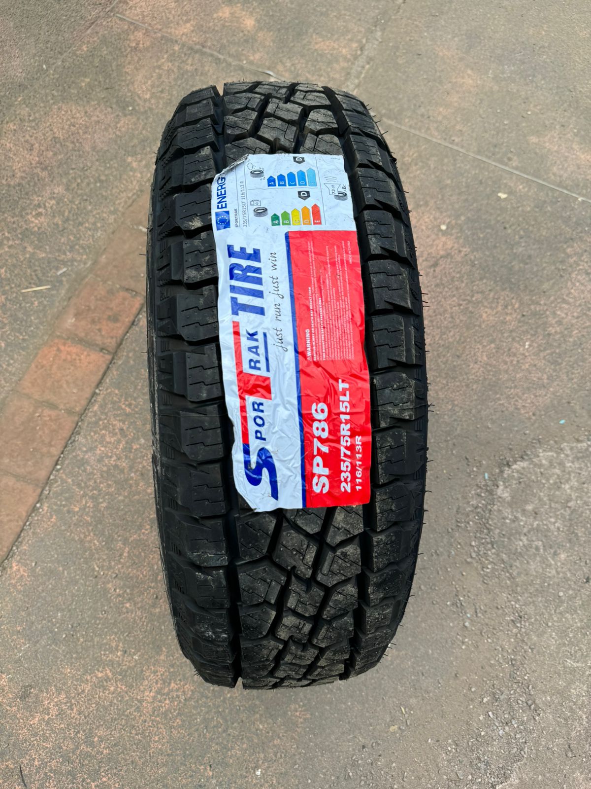 235/75 R15 sportrak