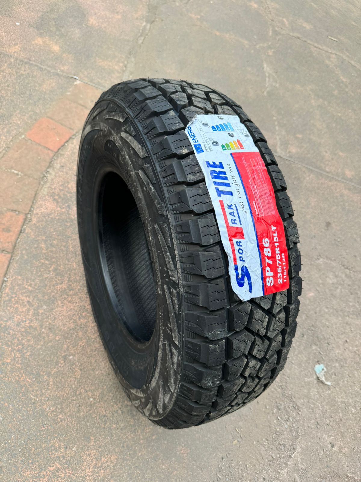 235/75 R15 sportrak