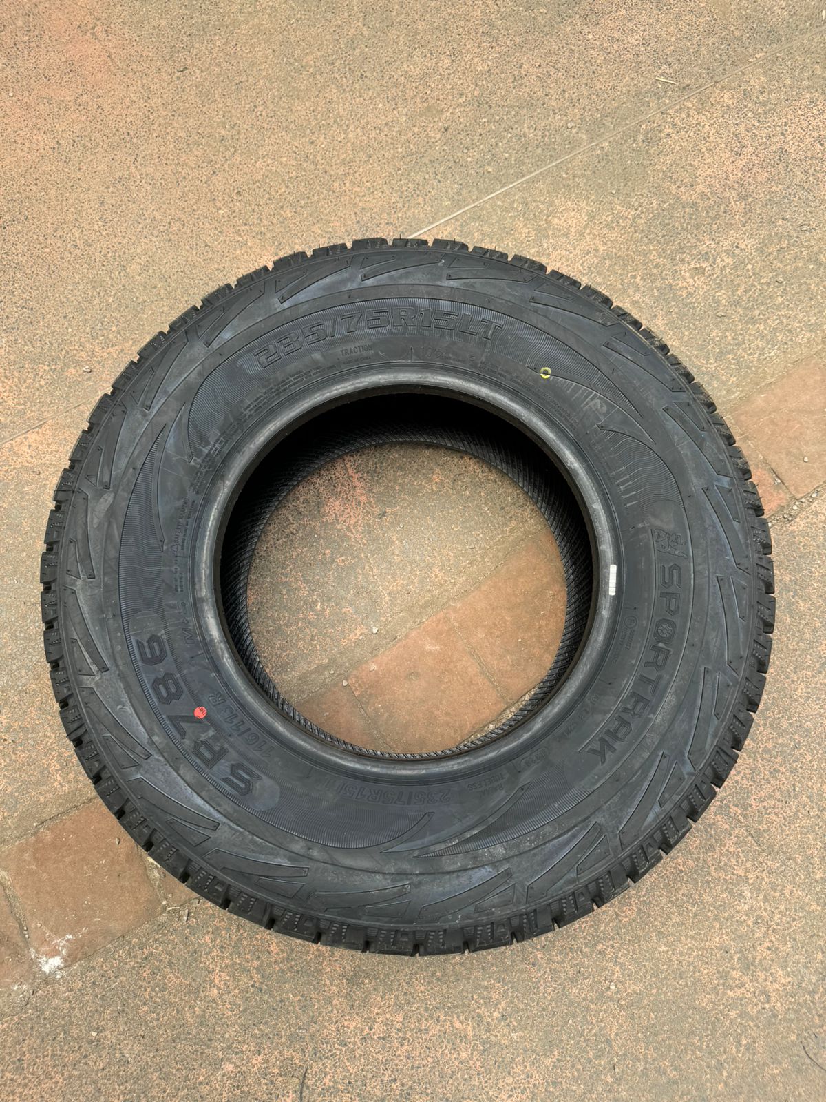 235/75 R15 sportrak