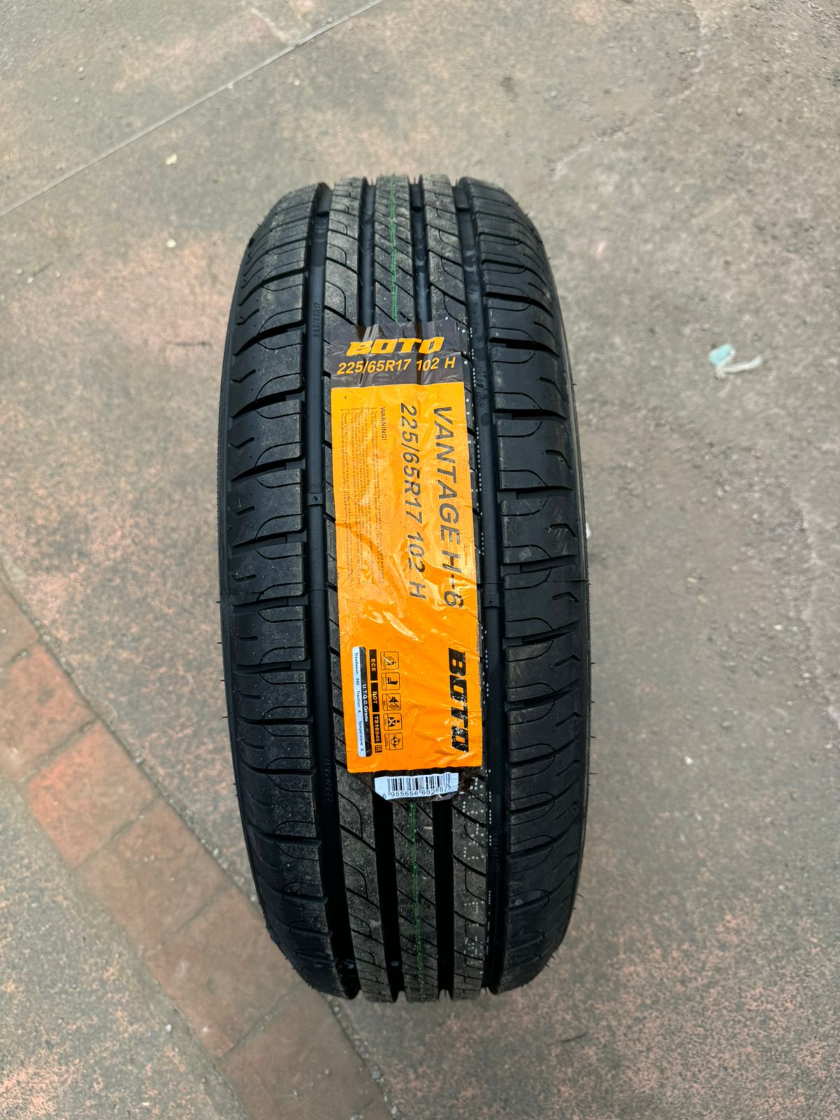 225/65R17 Boto