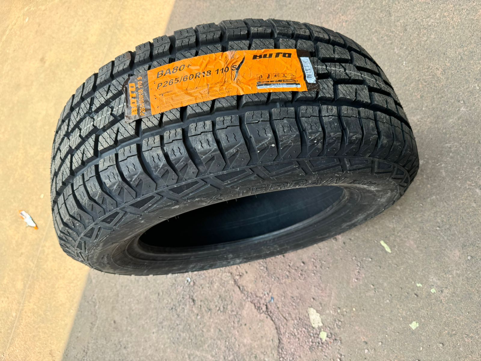 265/60R18 boto