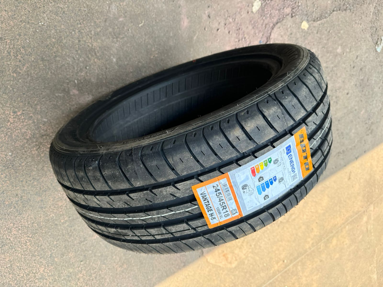 245/45R18 boto