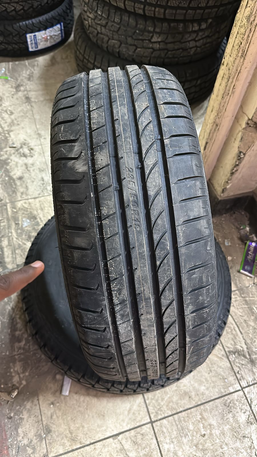 235/50R18 boto