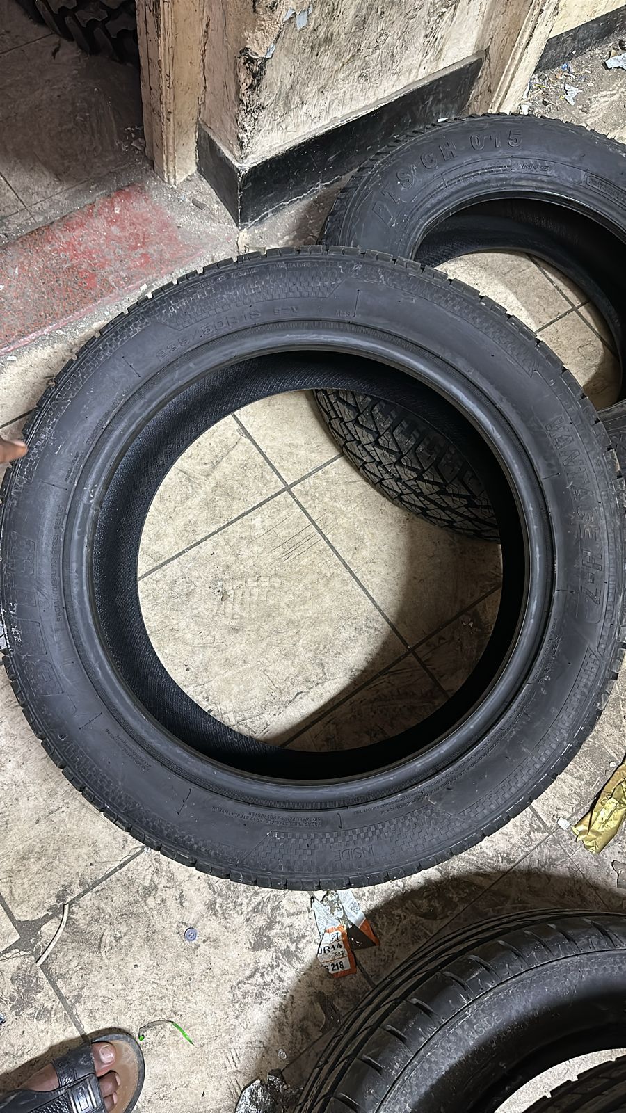 235/50R18 boto