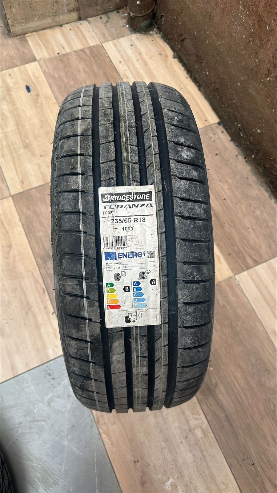 235/53R18 bridgestone