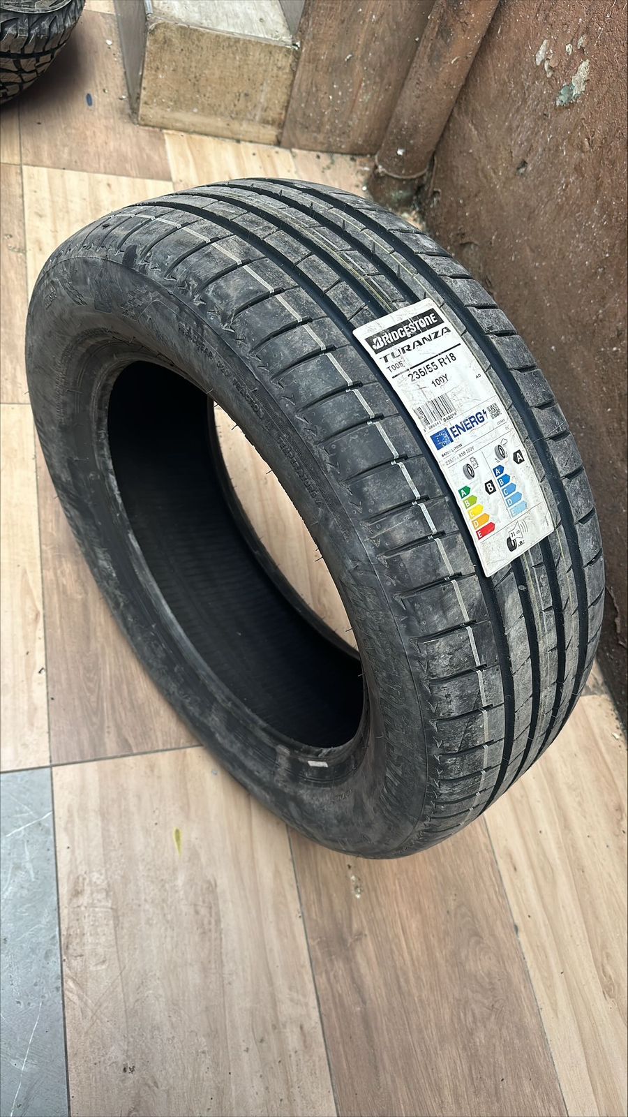 235/53R18 bridgestone
