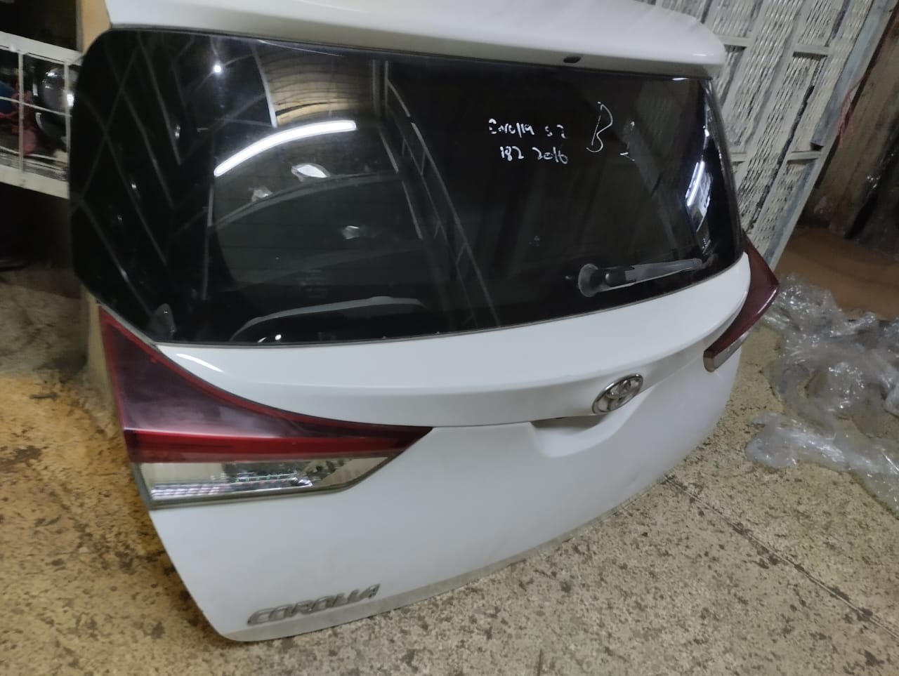 Toyota auris Boot tailgate
