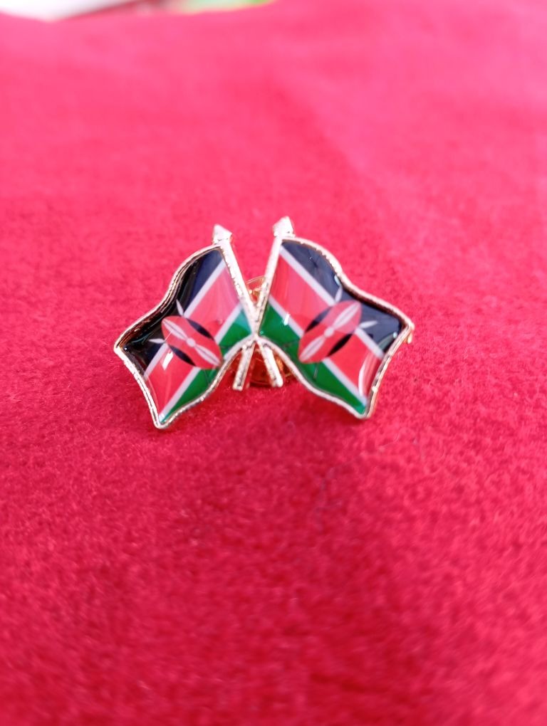 fashionable label pins