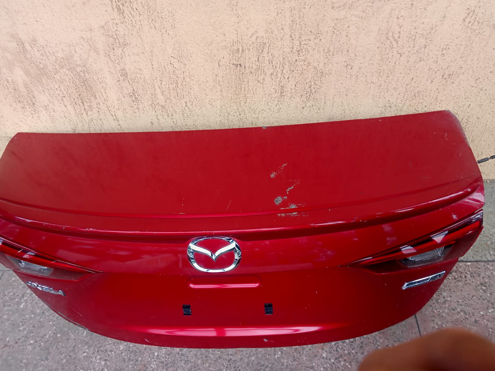 Mazda axela boot salon